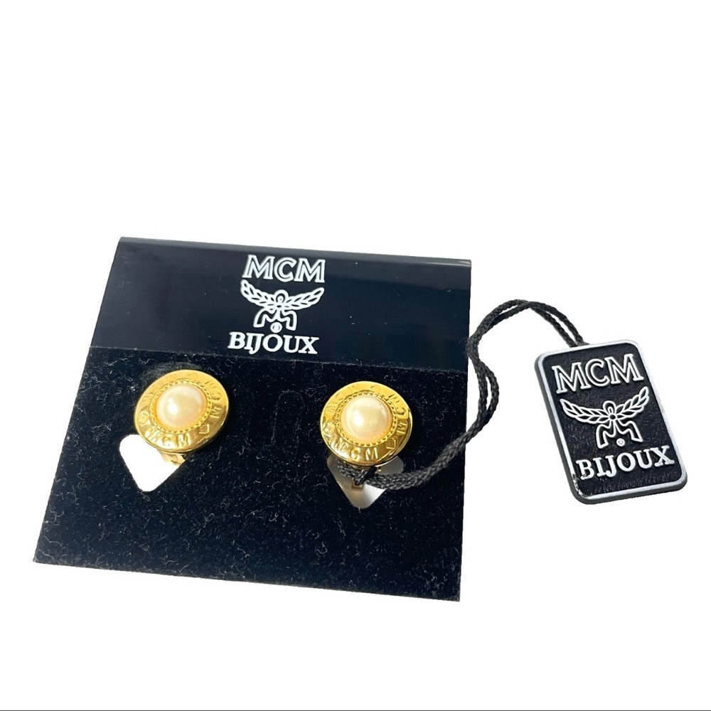 MCM BIJOUX Faux Pearl Earrings Clip On
Gold Vintage